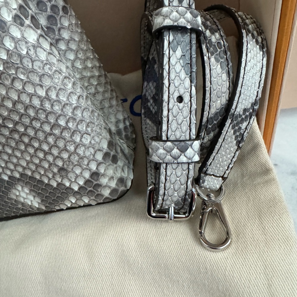 Rare Authentic Exotic Python Louis Vuitton mini Capucine - Picture 7 of 9